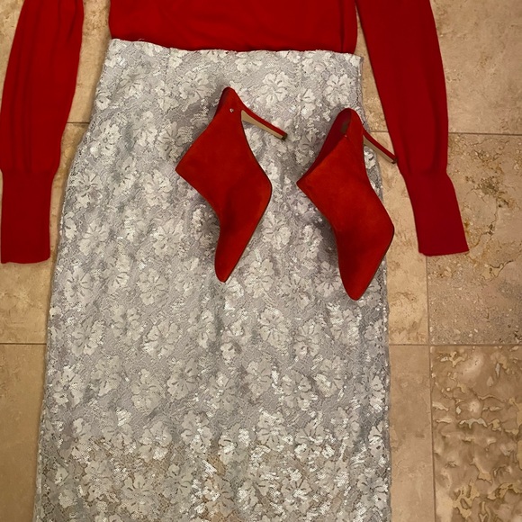 New York & Co. Eva Mendez Light Gray lace sequins skirt. Medium - Picture 2 of 9